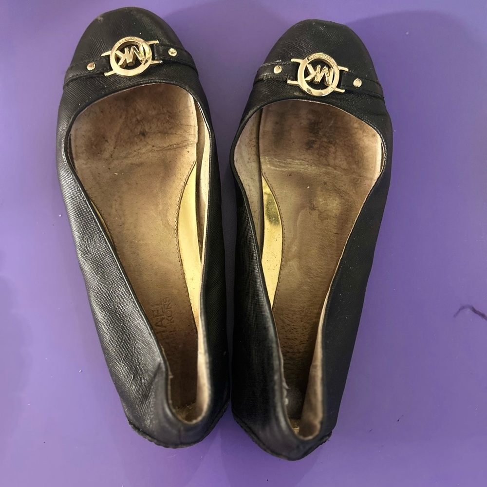 Marc Jacob’s flats size 9 women’s.  Used but lots of life left!  Black